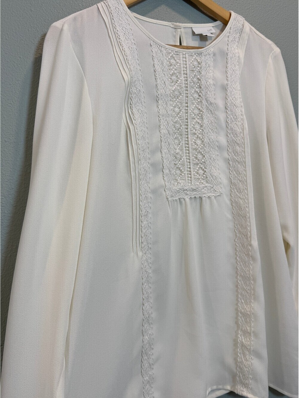 J.Jill Cream Lace Trim Pintucked Blouse - Women's Medium NWOT - Picture 3 of 5